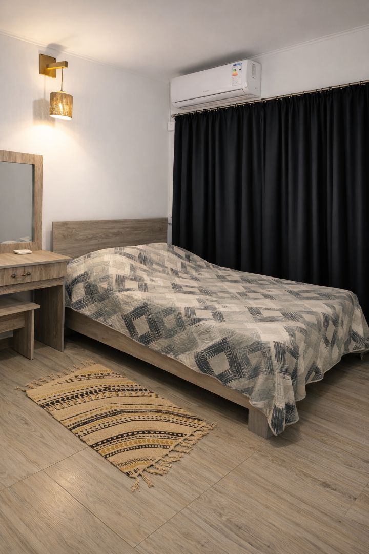 3-bedroom house with parking thumbnail 3