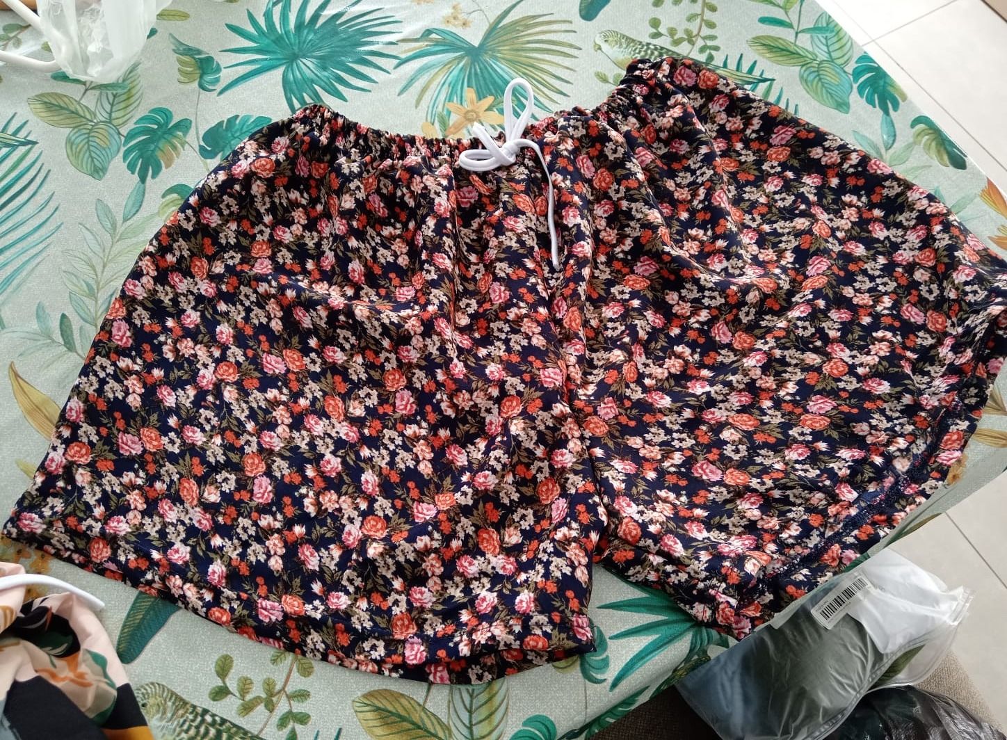Women Floral Print Shorts Multi-color Size M