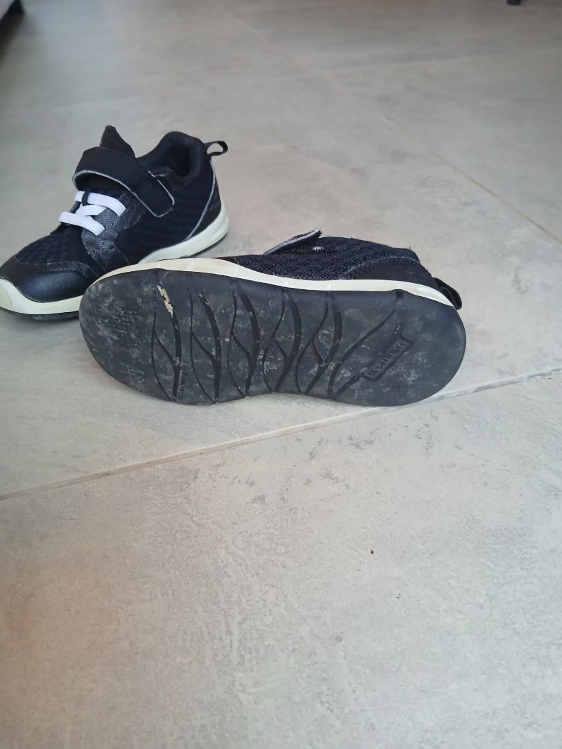 Decathlon Shoe 520 Black White Kids Sneakers Size EU 23 thumbnail 2