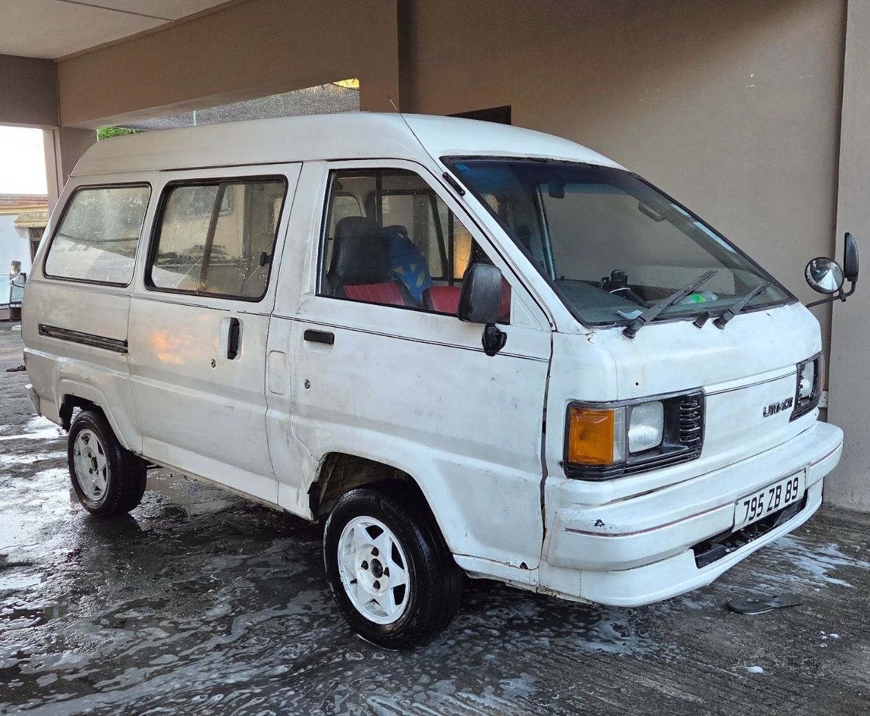 Toyota LiteAce 1989 1.5L Manual - Image 1 of 3