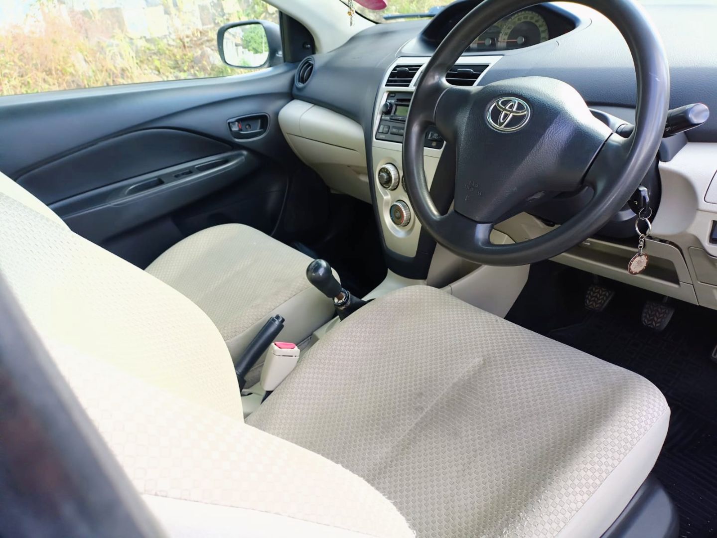 Toyota Yaris Sedan 2008 1.3L Manual thumbnail 2