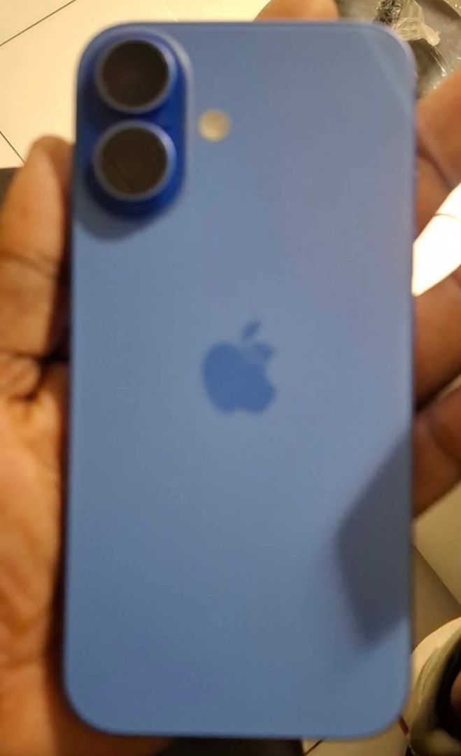 Apple iPhone 16 128GB Blue thumbnail 2