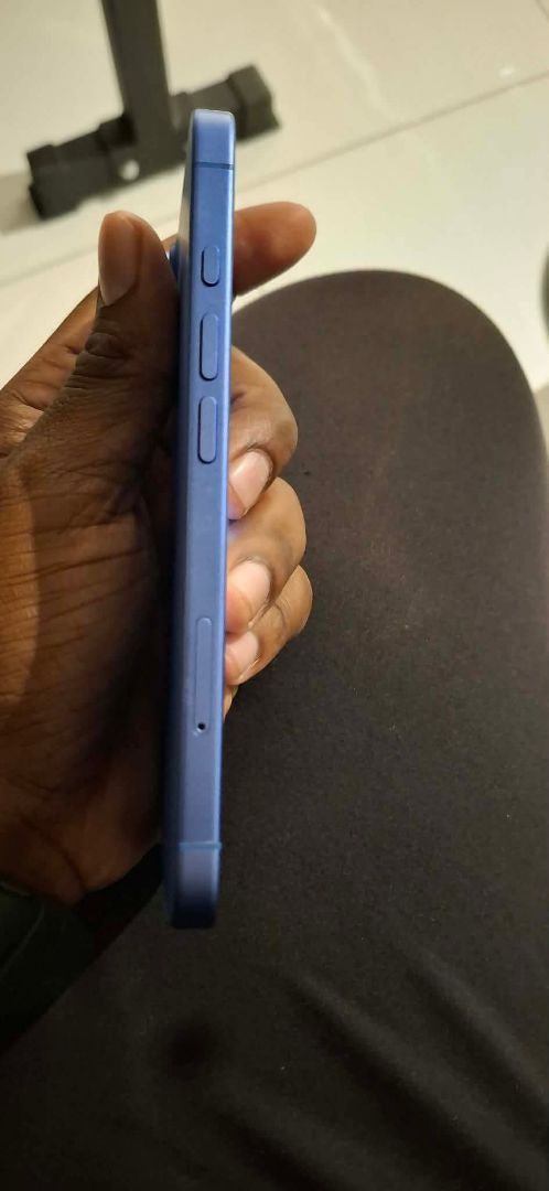 Apple iPhone 16 128GB Blue thumbnail 7