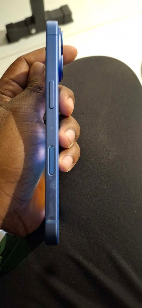 Apple iPhone 16 128GB Blue thumbnail 8