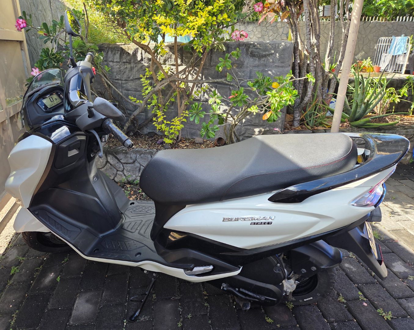 Suzuki Burgman Street 125cc Scooter - Image 1 of 3