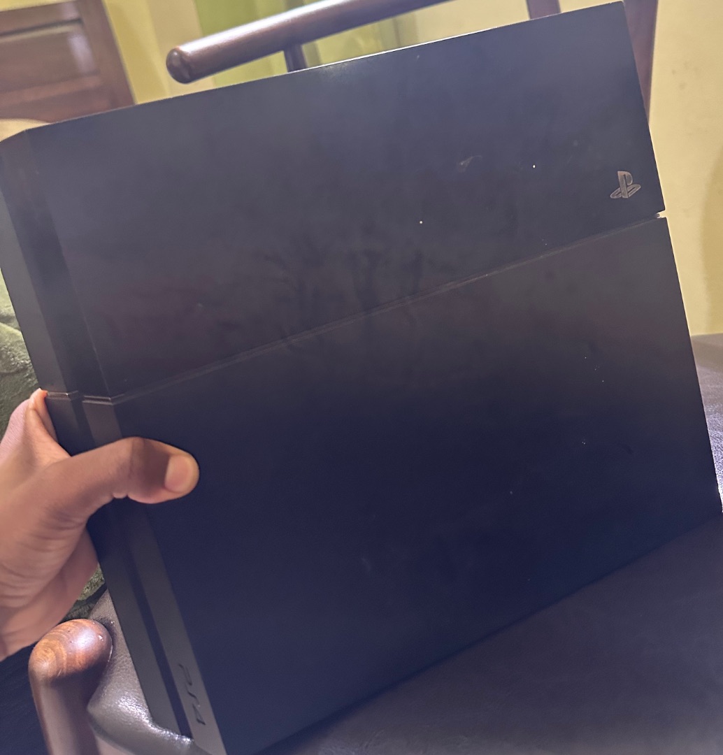 Sony PlayStation 4 Fat Black For Parts or Repair thumbnail 2