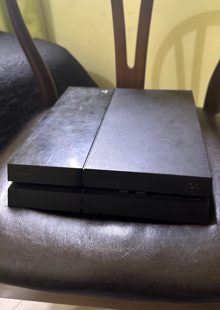 Sony PlayStation 4 Fat Black For Parts or Repair thumbnail 3