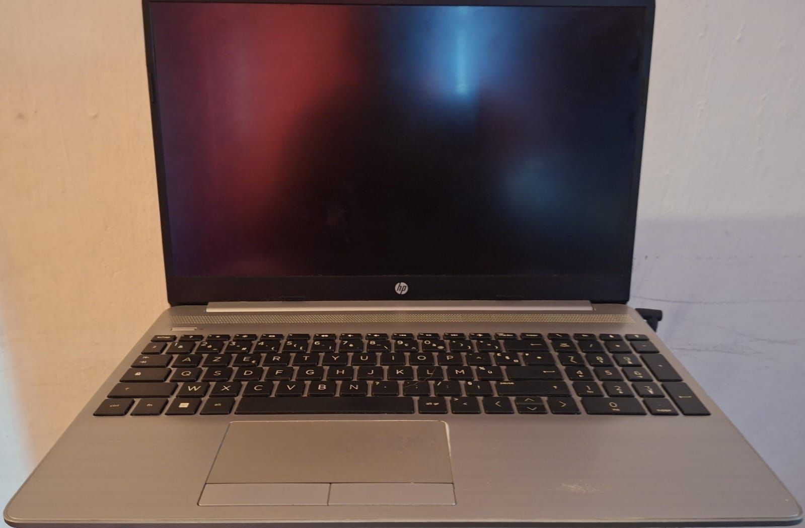 Laptop HP Silver avec Charger ek Sac thumbnail 2