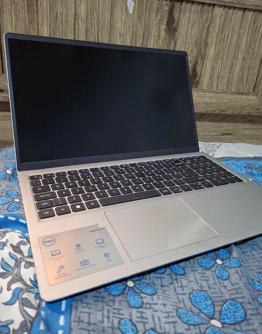 Dell Inspiron 3520 15.6" i7 12th Gen 512GB 8GB RAM Silver thumbnail 3