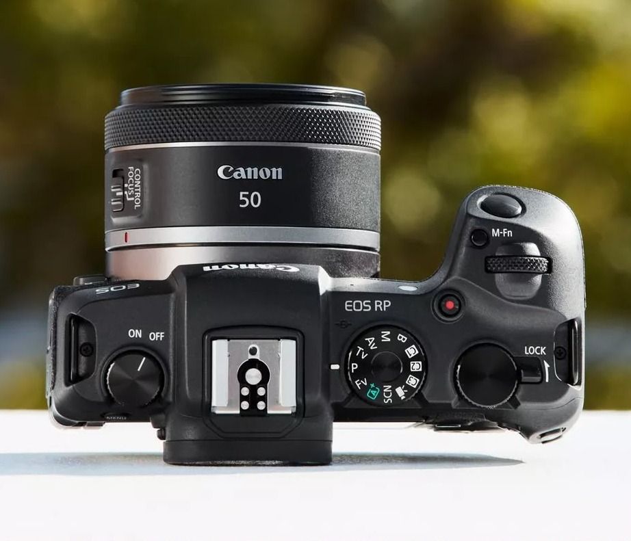 Canon EOS R10 Camera Bundle with 18-45mm and 50mm Lenses - Image 1 of 5