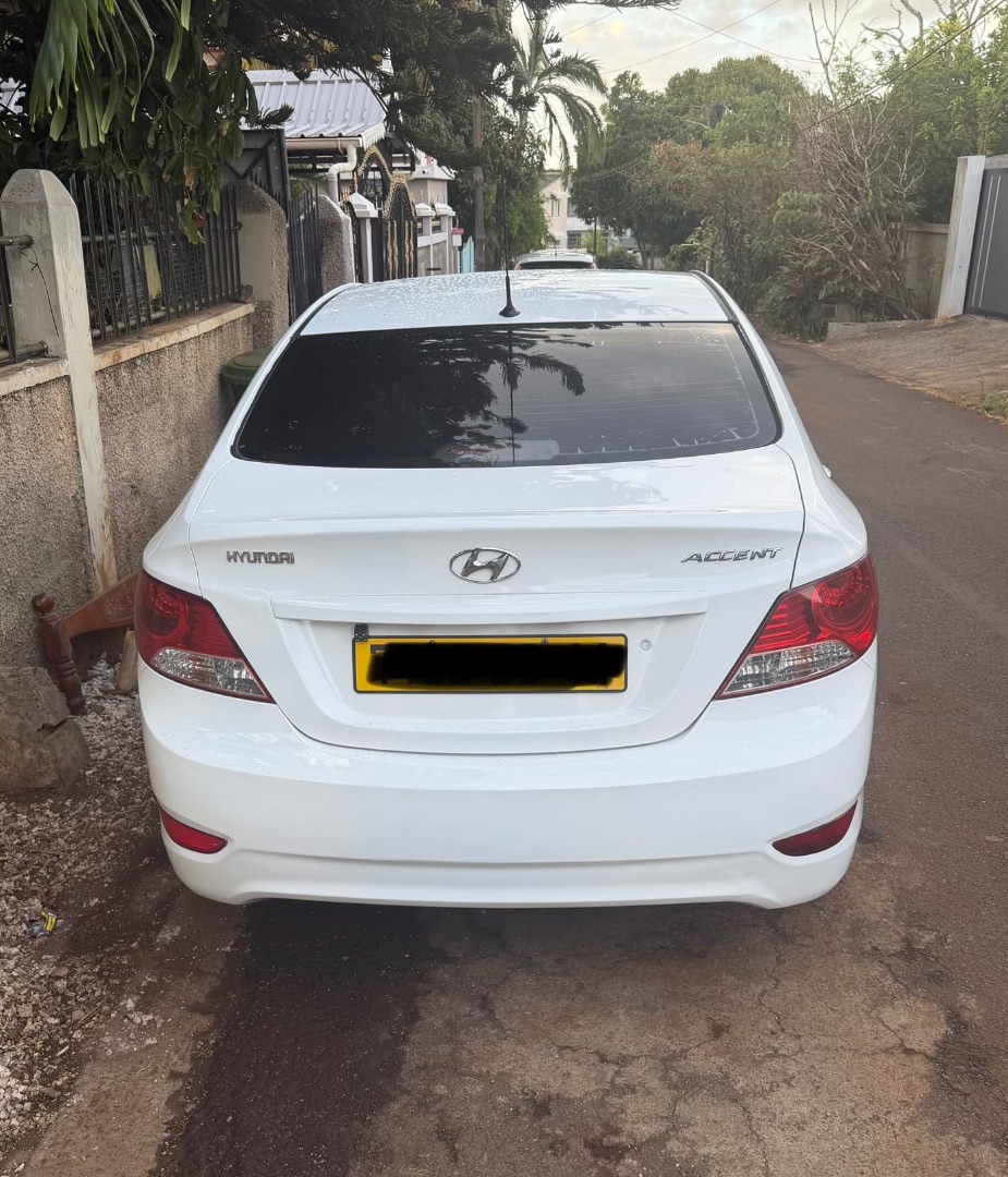 Hyundai Accent 2011 1.4L Automatic thumbnail 2