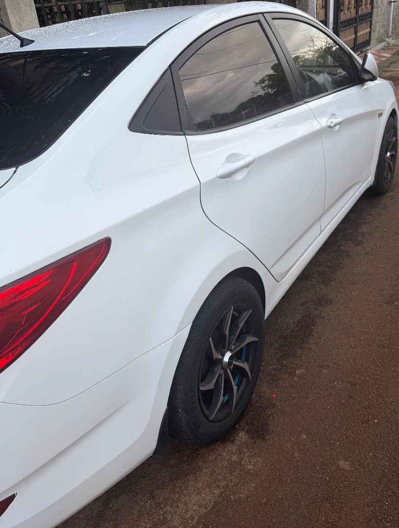 Hyundai Accent 2011 1.4L Automatic thumbnail 4