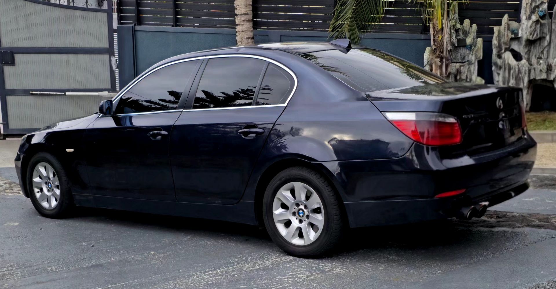 BMW 5 Series 2005 Automatic thumbnail 2