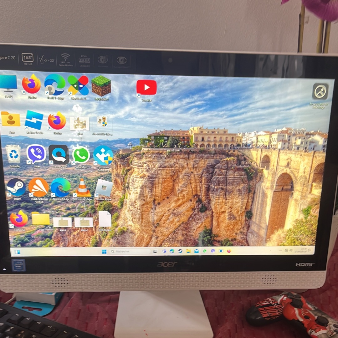Acer Aspire C20-830 All-in-One PC - Image 1 of 3
