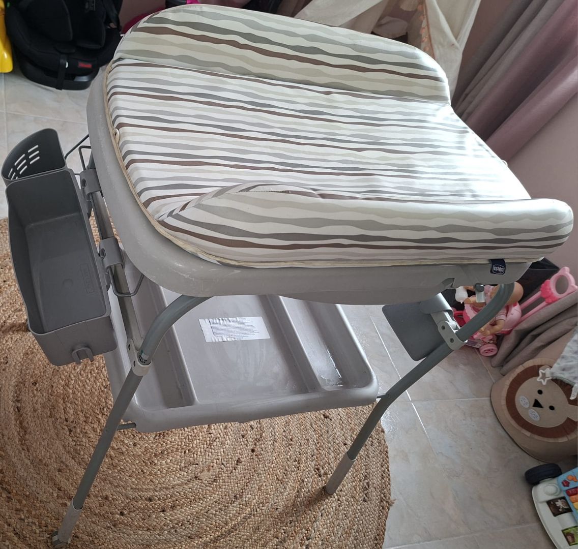 Chicco Cuddle & Bubble Changing Table