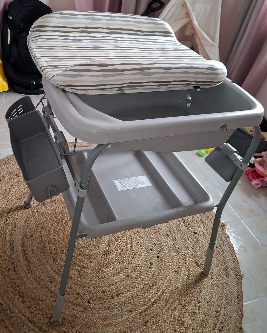 Chicco Cuddle & Bubble Changing Table thumbnail 2