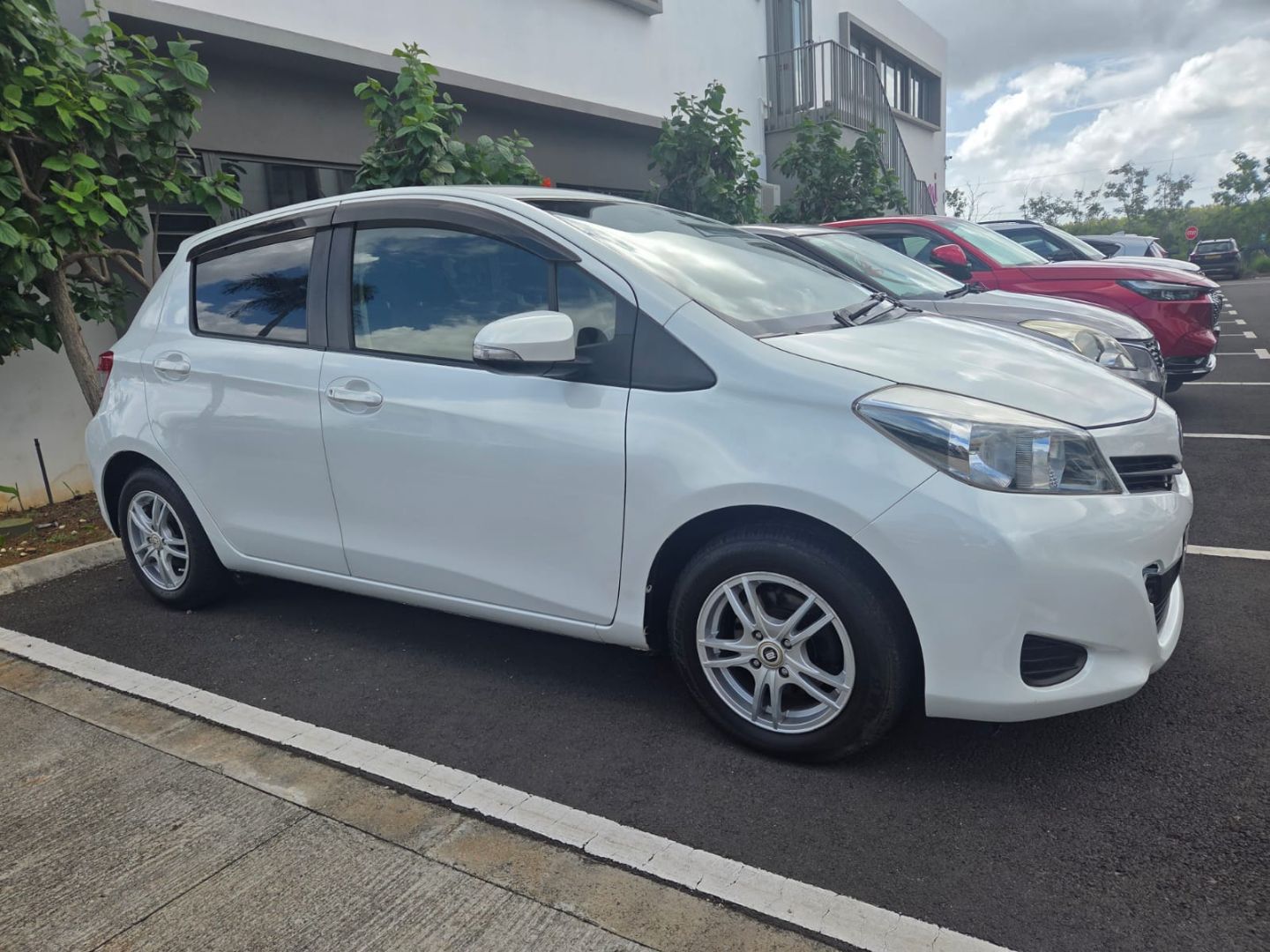 Lady driven Car for Sale, bought Reconc thumbnail 2