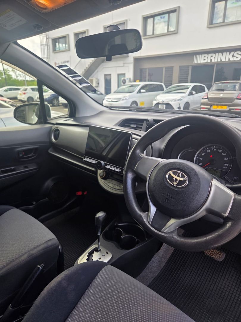 Lady driven Car for Sale, bought Reconc thumbnail 3