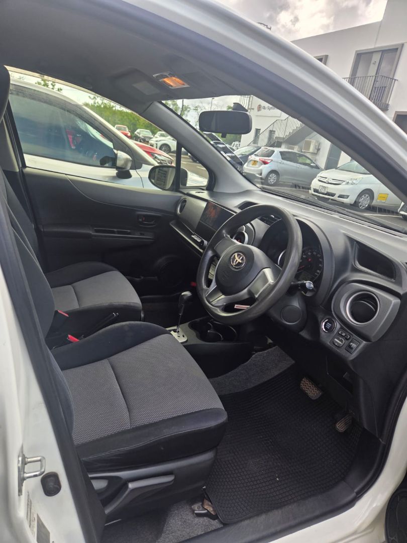 Lady driven Car for Sale, bought Reconc thumbnail 4
