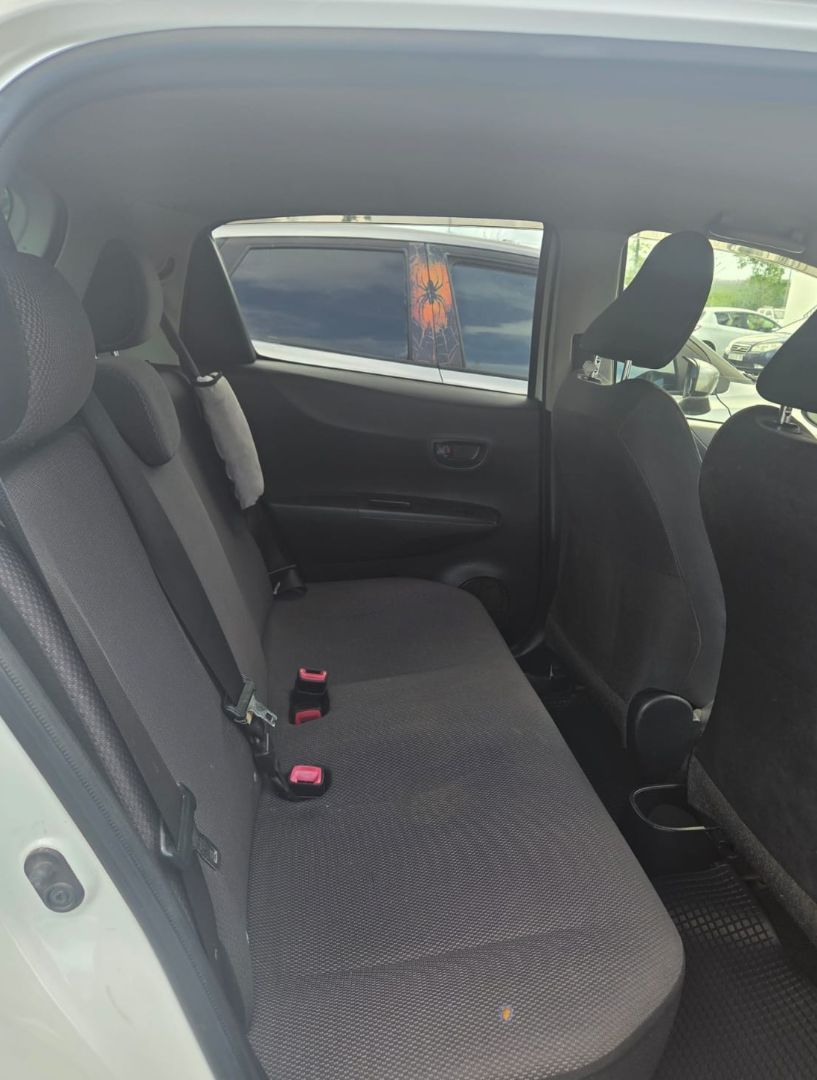 Lady driven Car for Sale, bought Reconc thumbnail 6