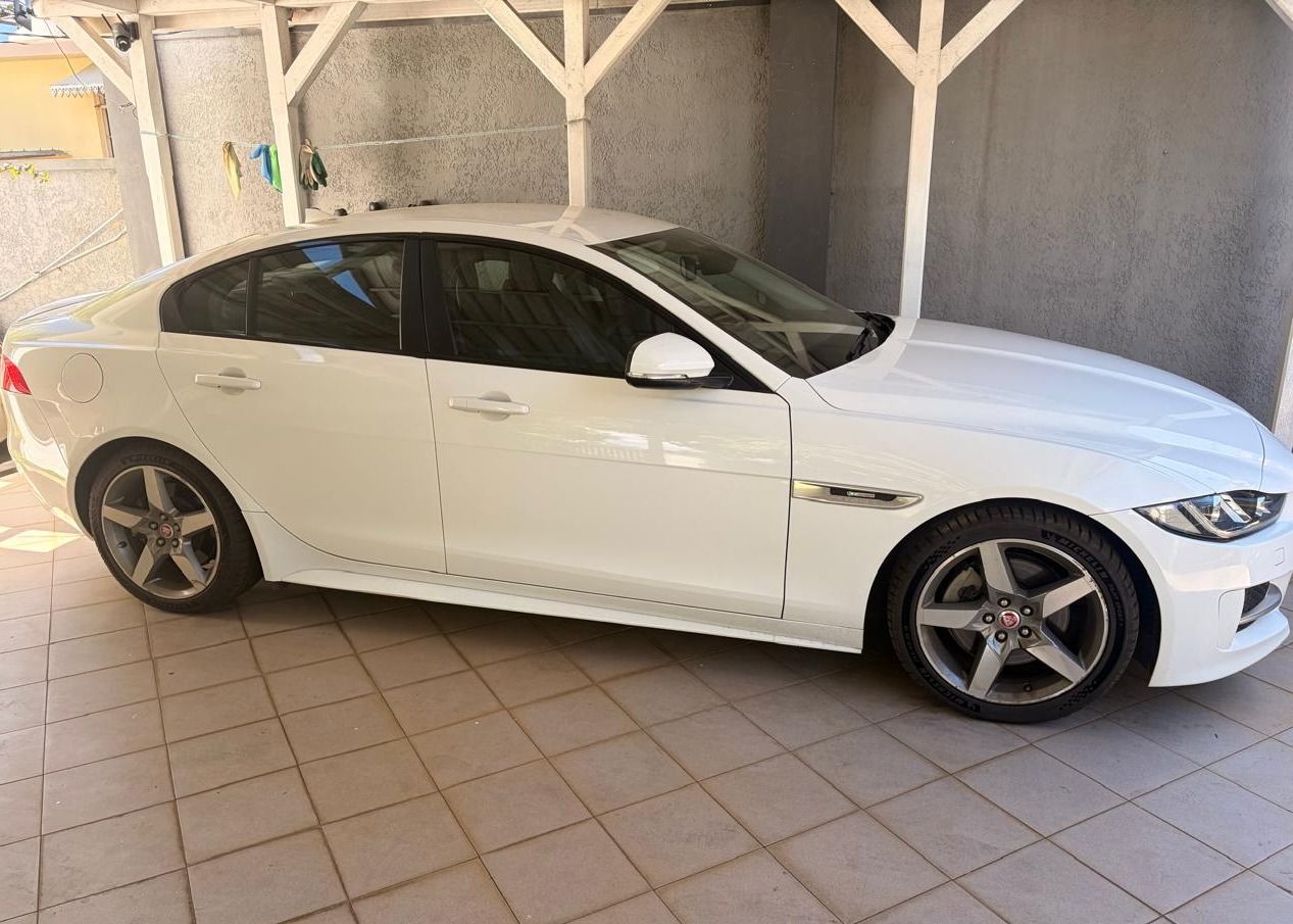 Jaguar XE 2016 Petrol Automatic thumbnail 2