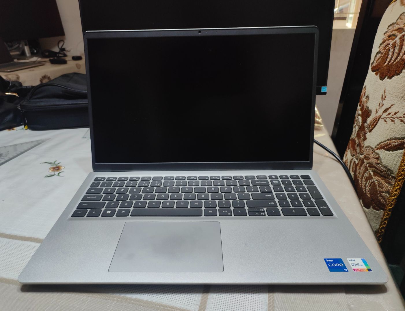 Dell Laptop 1TB 16GB RAM Silver thumbnail 3