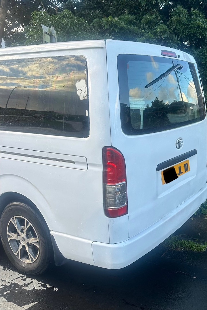 Toyota Hiace Private thumbnail 3