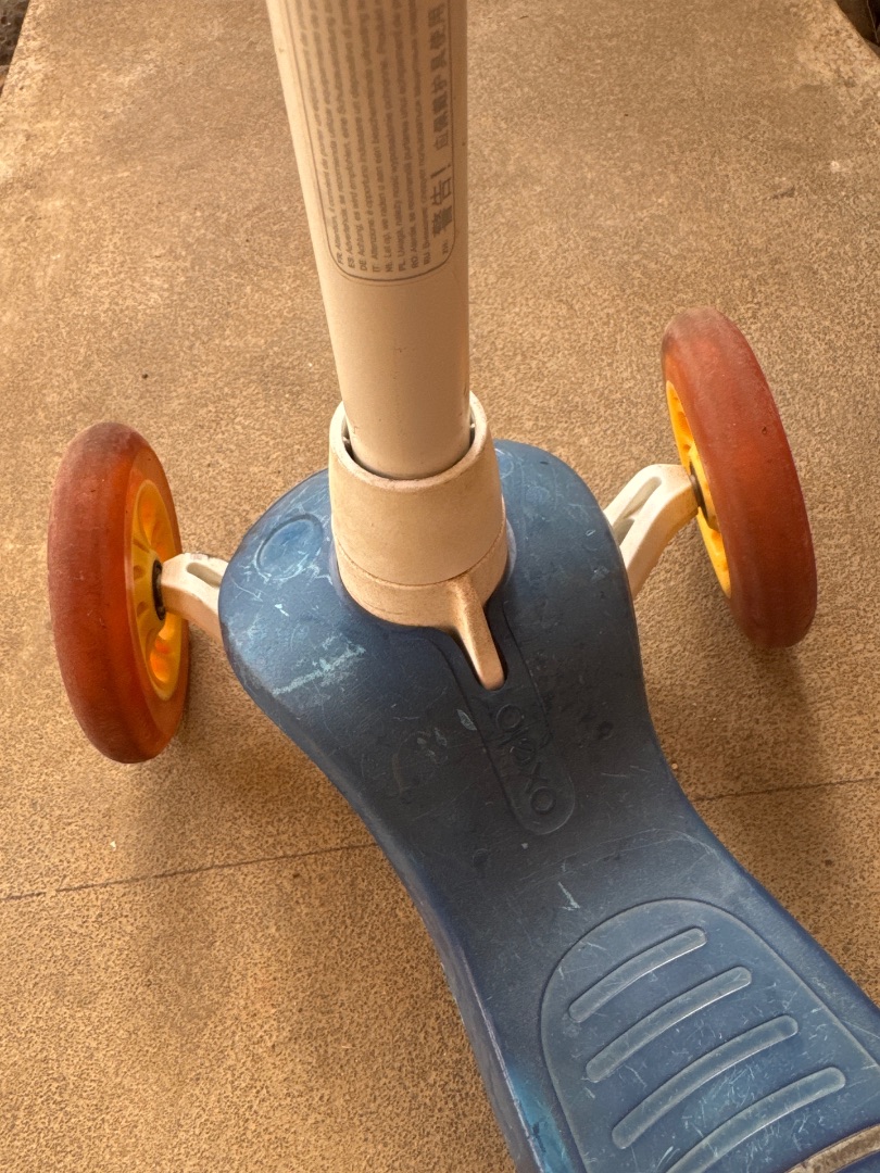 Decathlon Kids Blue Three-Wheel Scooter thumbnail 2