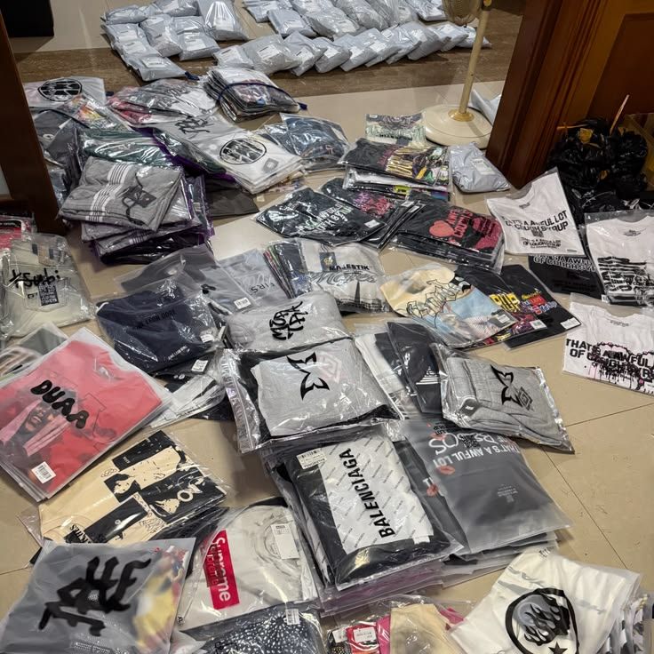 Mix Designer Wholesale T-Shirt 30 Pcs Size S-2XL thumbnail 2