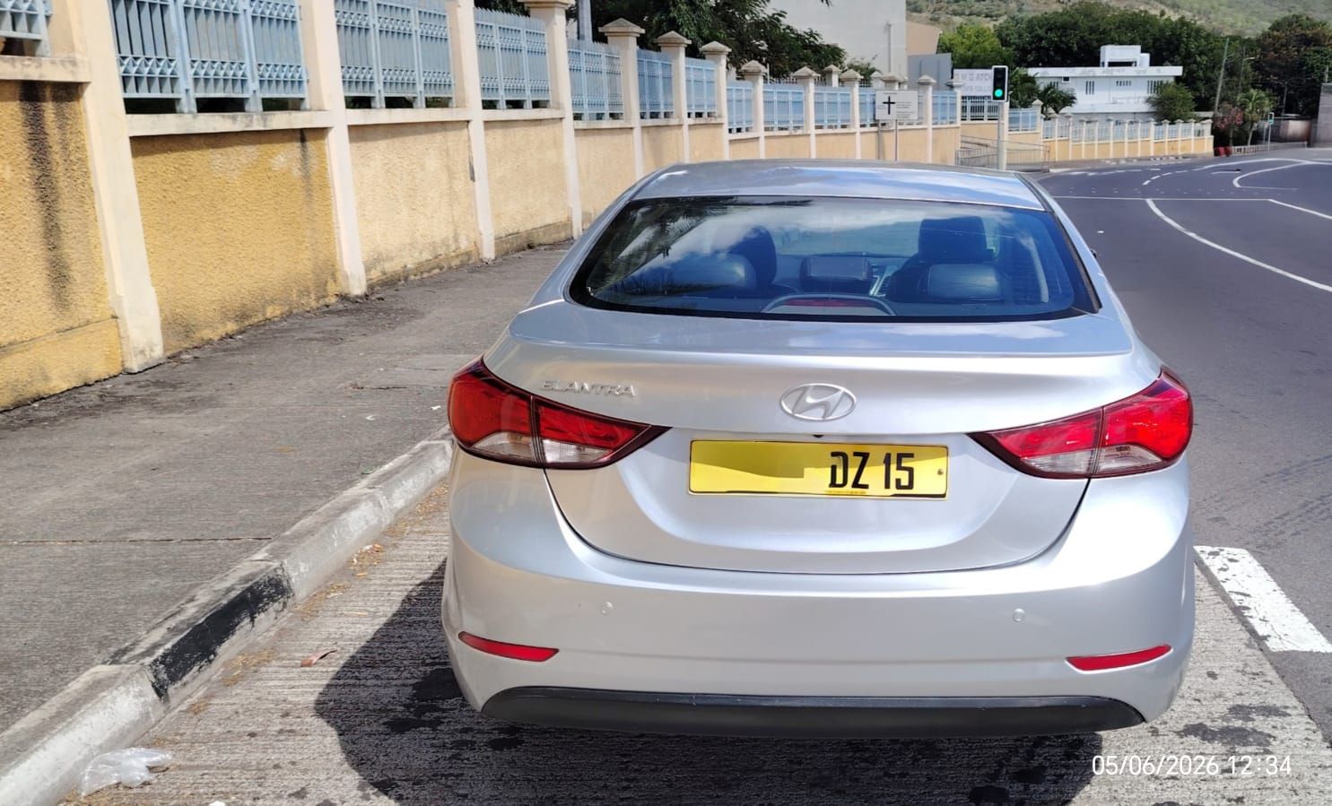 Hyundai Elantra thumbnail 5