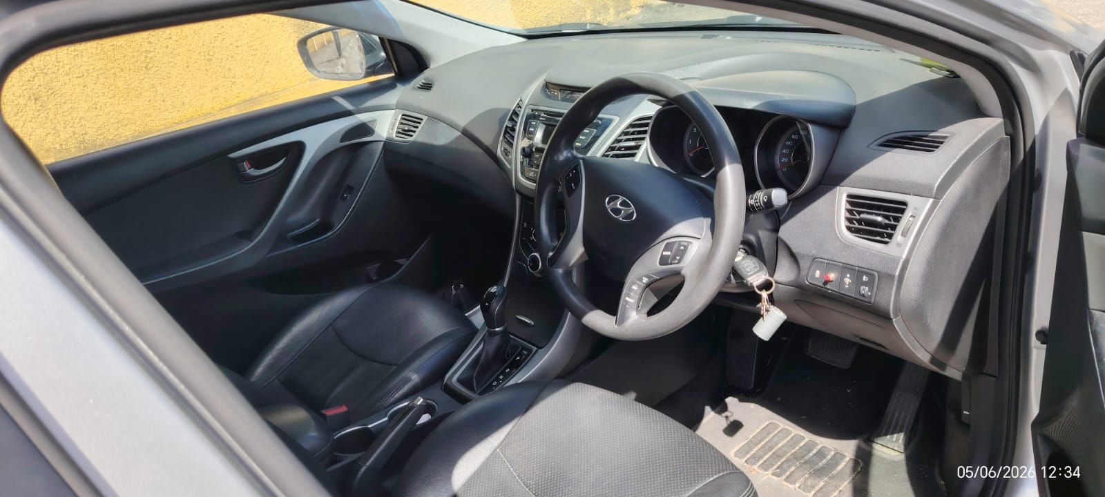 Hyundai Elantra thumbnail 6