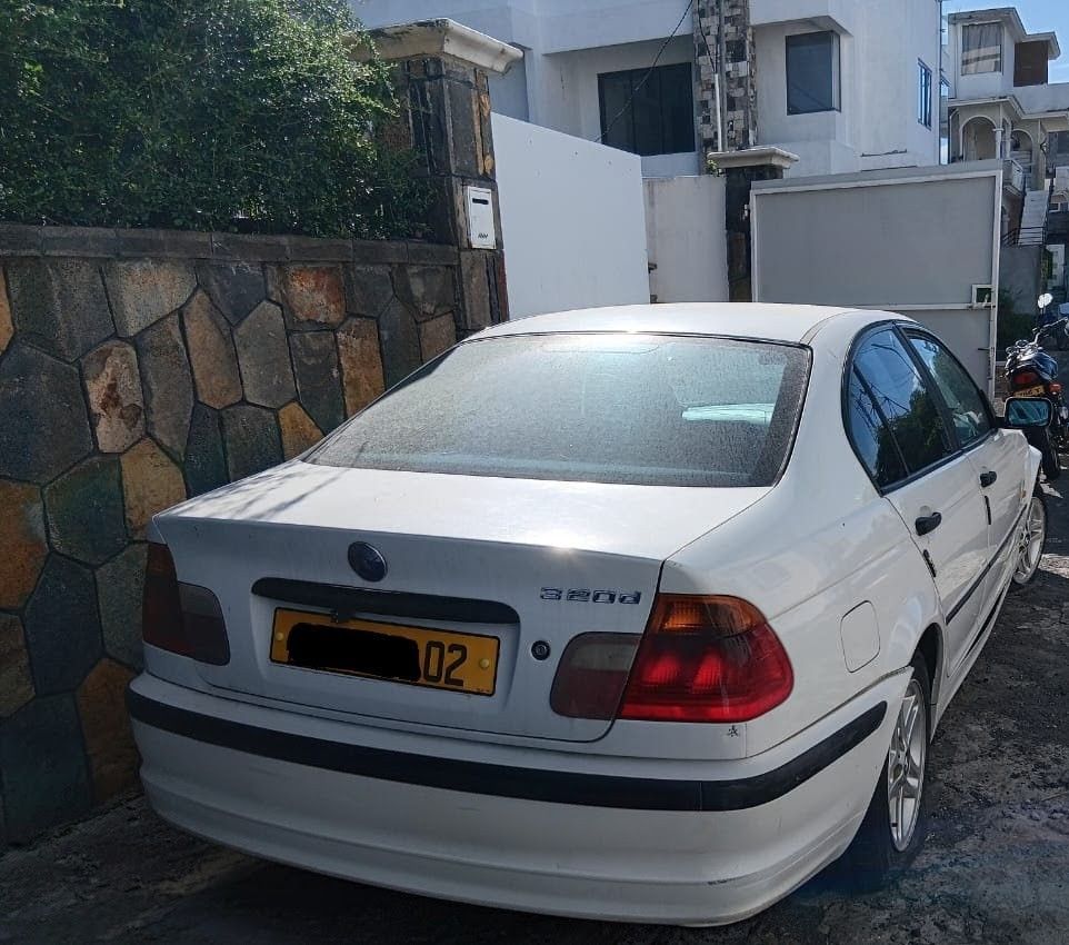 BMW 320d 2002 2.0L Manual thumbnail 2