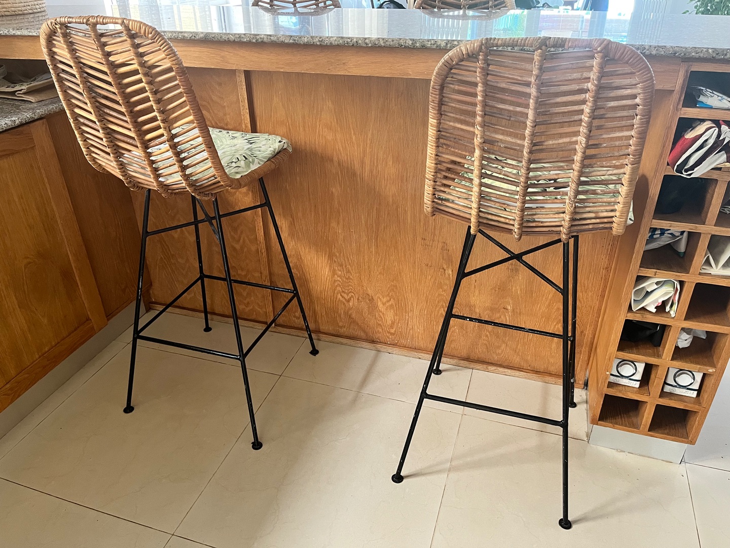 4 Rattan Bar Chairs with Cushions thumbnail 4