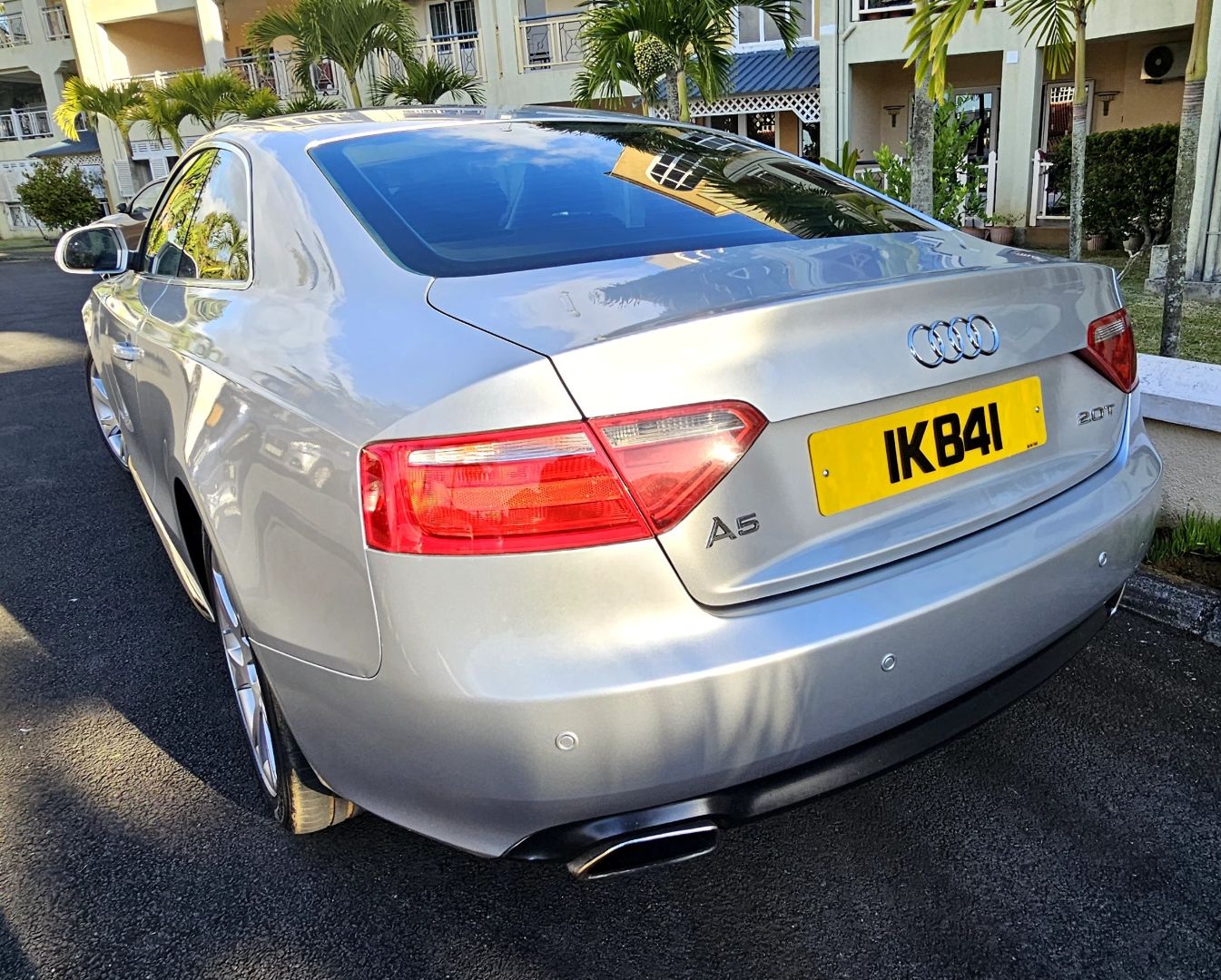Audi A5 2010 2.0L Automatic thumbnail 2