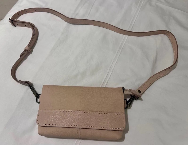 Antelo Cream Leather Crossbody Bag thumbnail 2