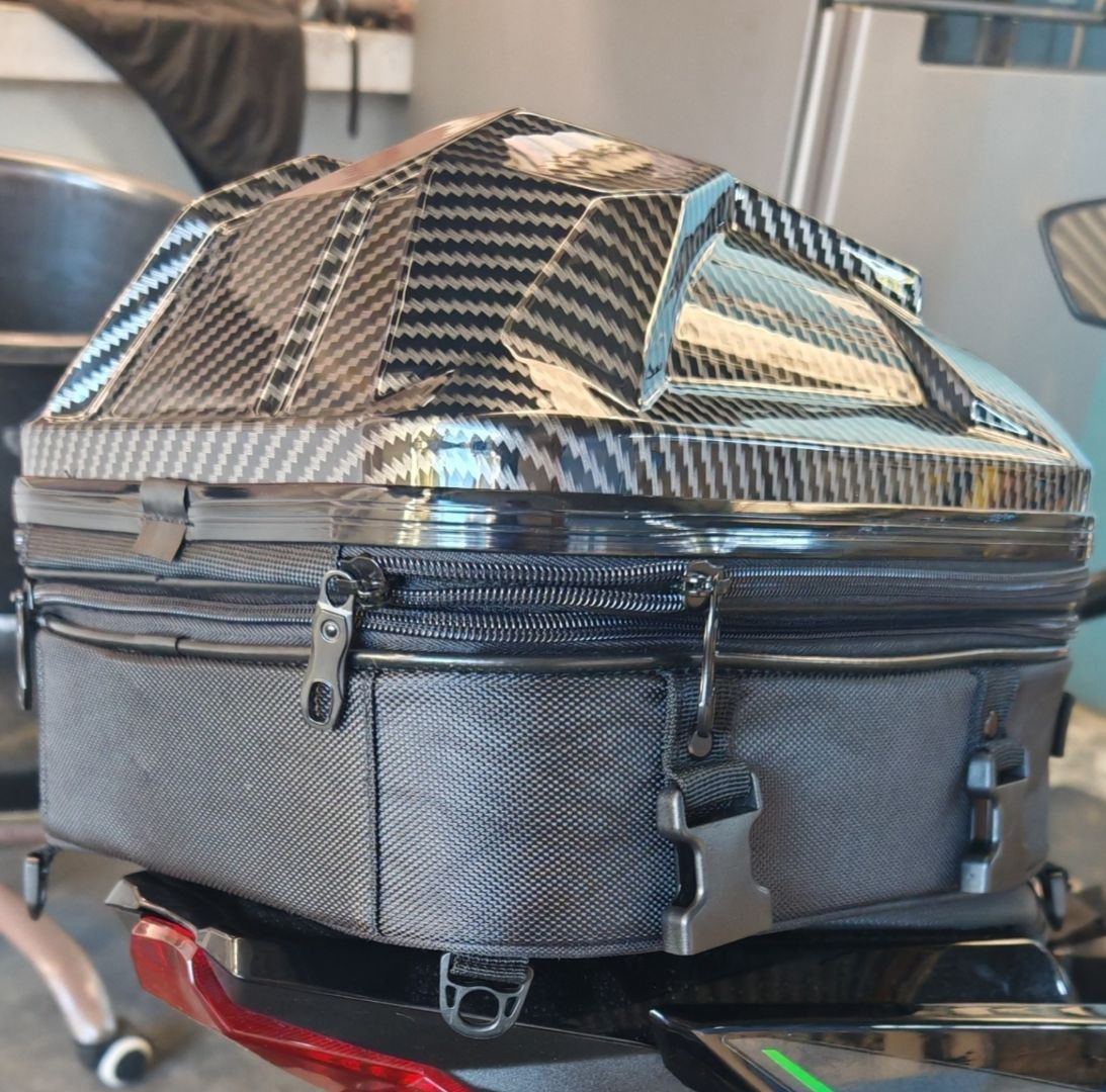 Universal Motorcycle Tail Bag 15-20L Waterproof thumbnail 2