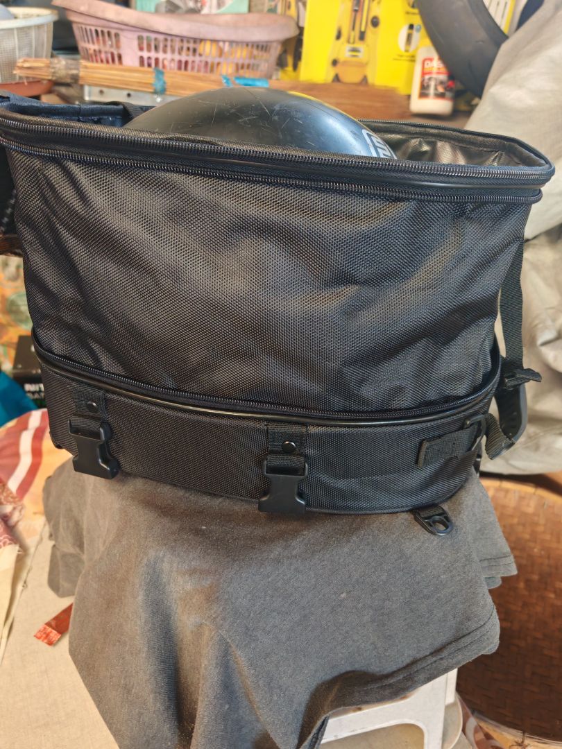 Universal Motorcycle Tail Bag 15-20L Waterproof thumbnail 8
