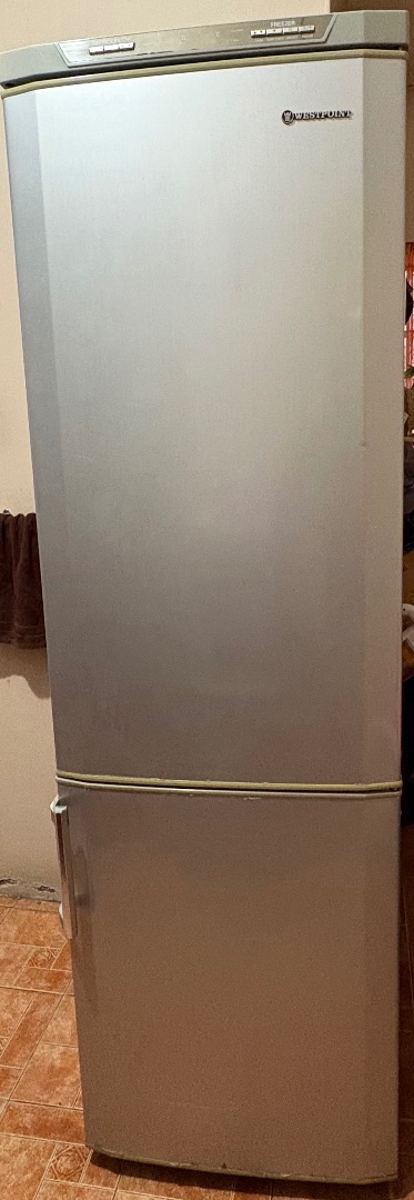 Westpoint Refrigerator Freezer Silver thumbnail 2