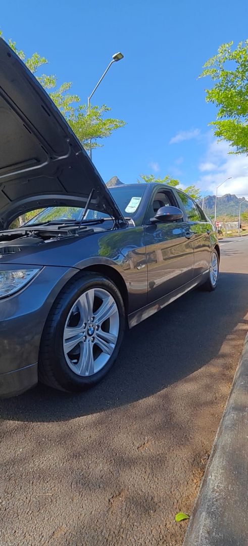 BMW 3 Series Sedan thumbnail 6