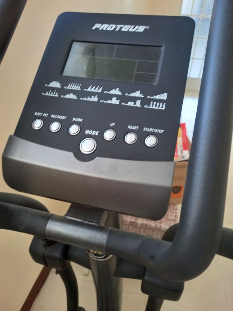 Proteus Elliptical Cross Trainer Black - Image 1 of 3