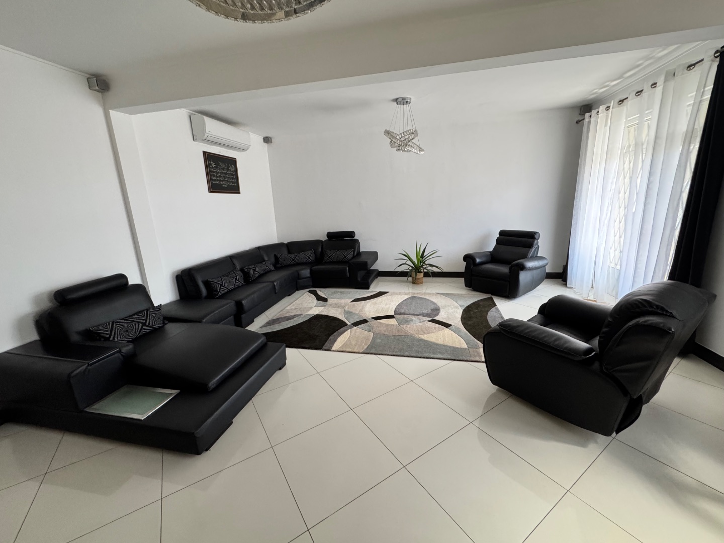 Black Leather Living Room Sofa Set thumbnail 4