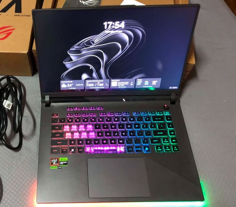 Asus Rog Strix G16. RTX 5070Ti 12GB VRAM. 32Gb RAM. 2TB STG. 2.5k QHD+ 16”. AMD RYZEN 9HX. laptop