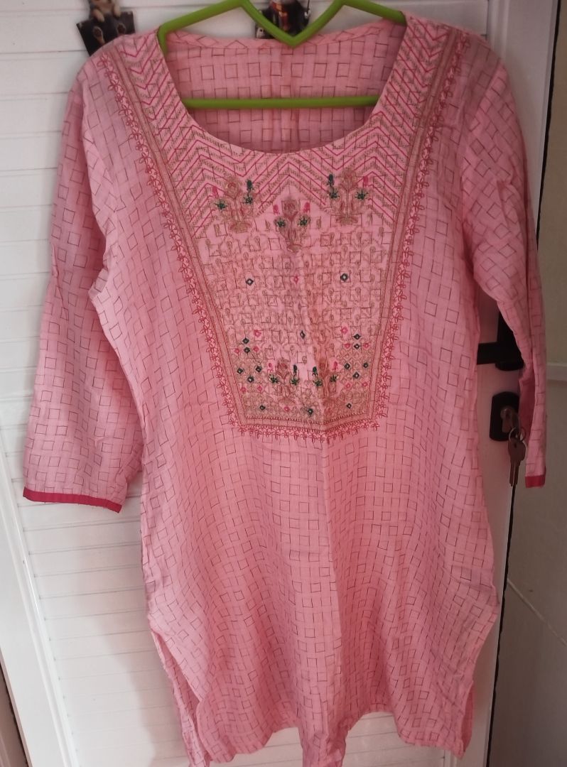 Pink Embroidered Kurti - Image 1 of 4