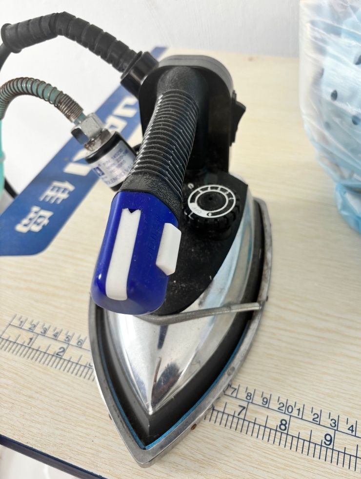 Industrial Steam Iron - Image 1 of 1