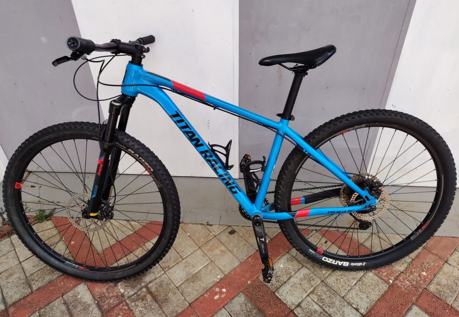 Titan Racing Rogue Mountain Bike 29" Medium - Image 1 of 4