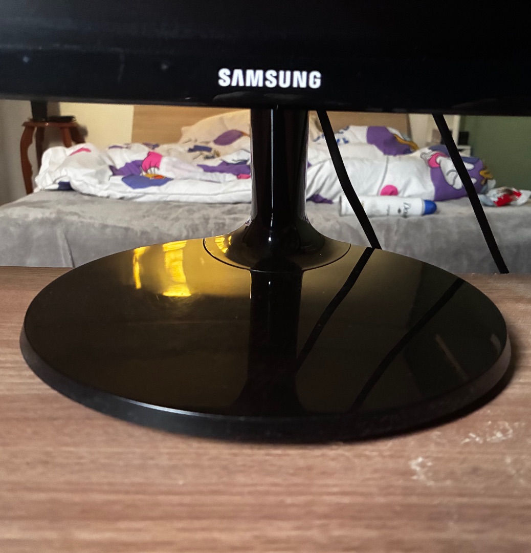 Samsung 24-inch Curved Full HD Monitor thumbnail 4