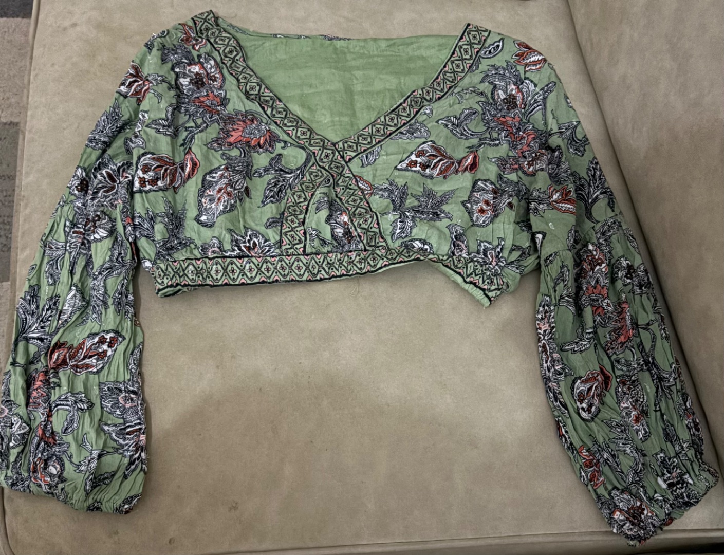 Green Floral Long Sleeve Crop Top Women Size M - Image 1 of 1