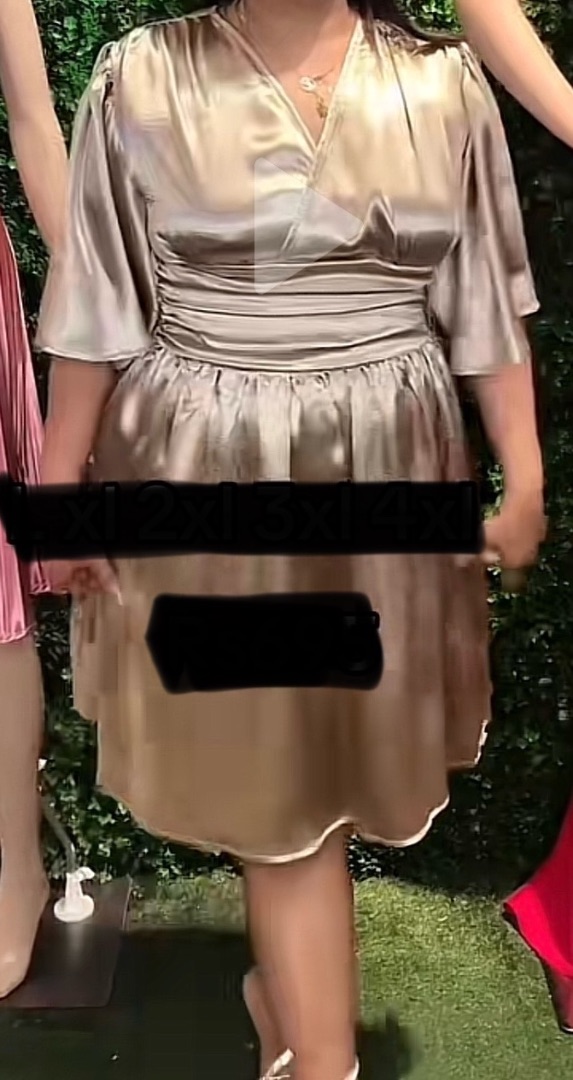 Robe en satin champagne col en V