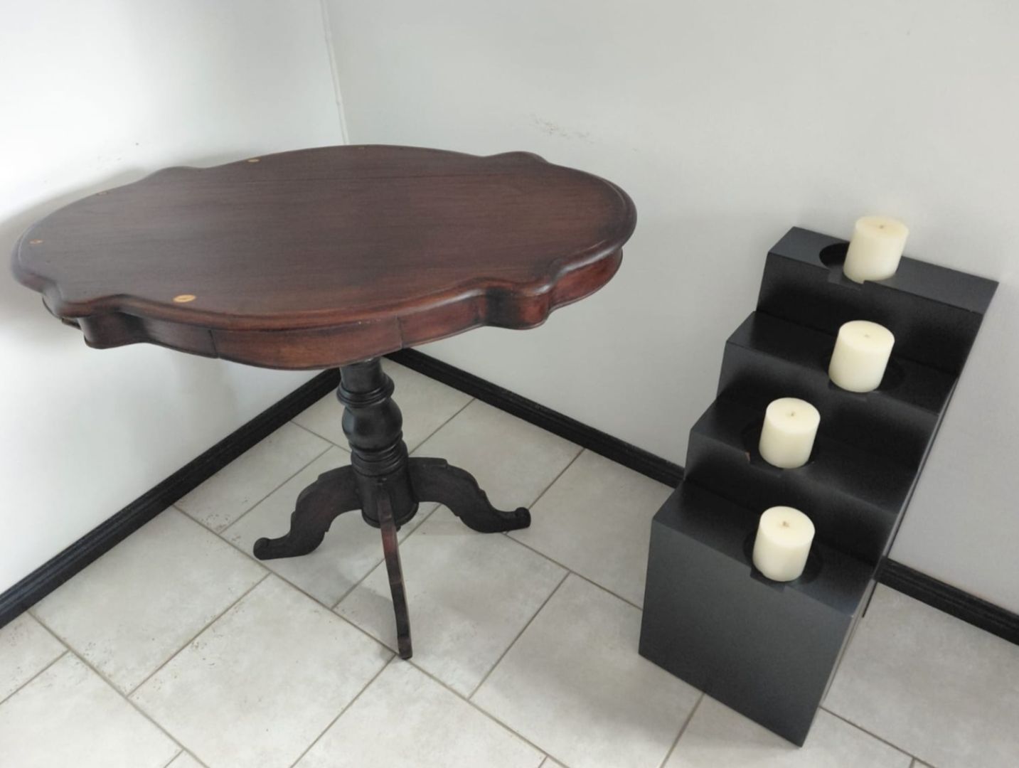 Marquise @ Rs 5,000 et Bougeoirs Rs 3,000