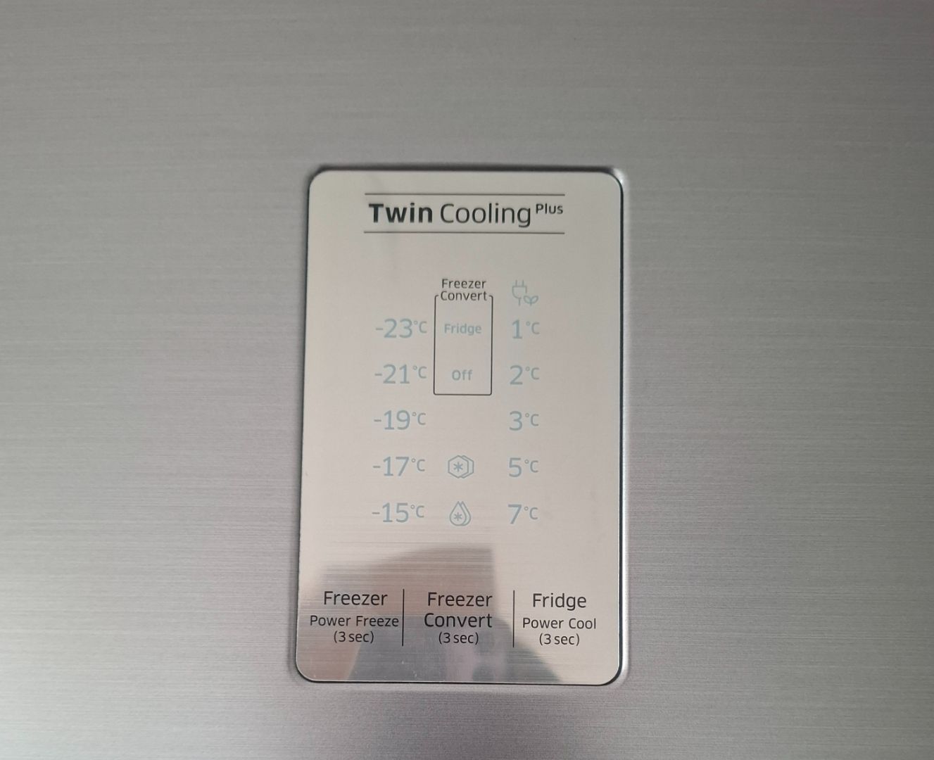 Selling A new model of Fridge thumbnail 2